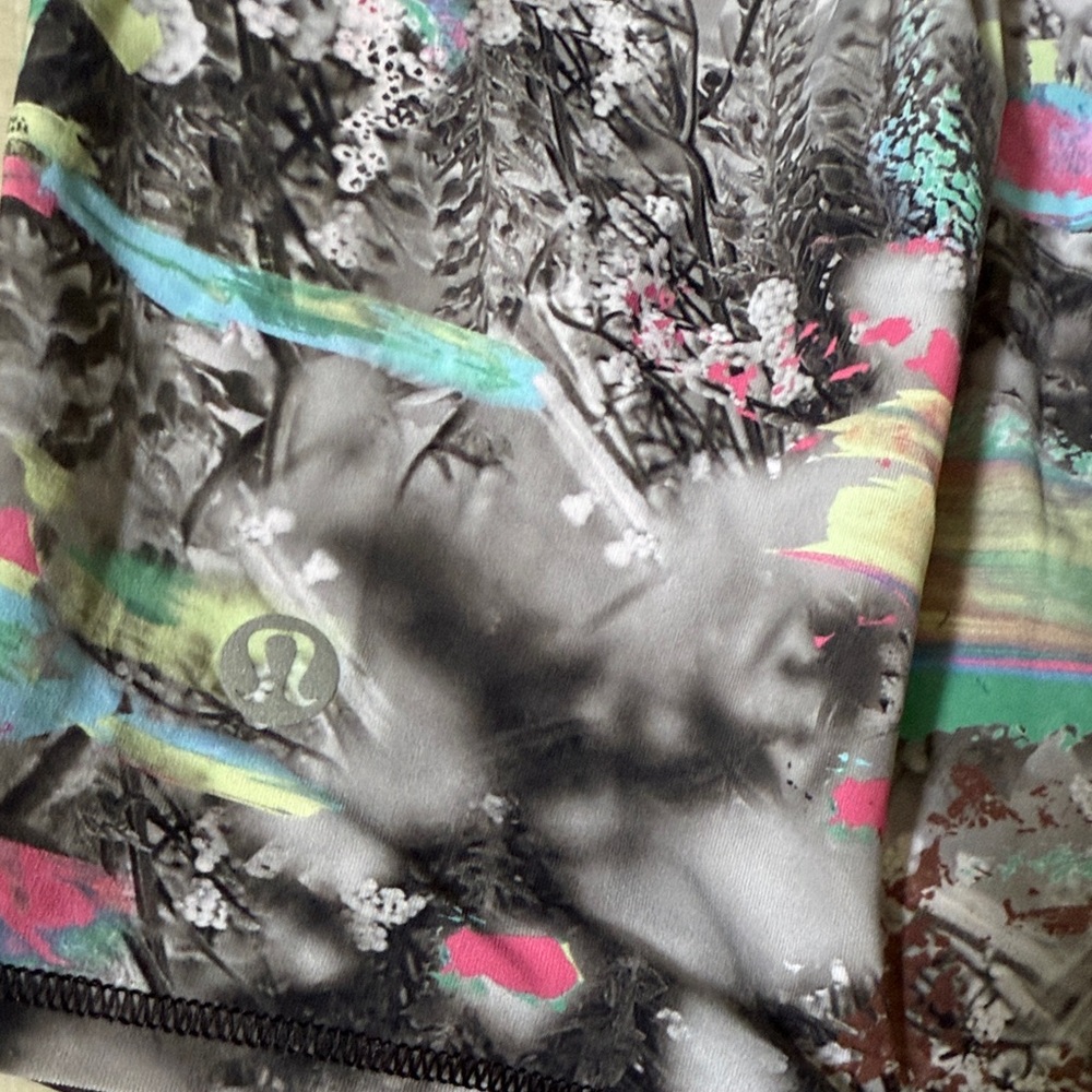 Lululemon Multicolor Abstract Muscle Tee - Picture 6 of 7